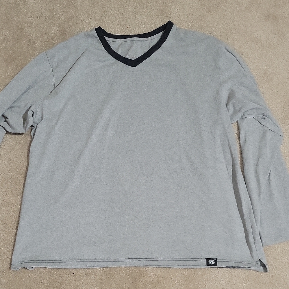 FREE W ANY PURCHASE! The White Company London Qatar Airway V-Neck Long Sleeve